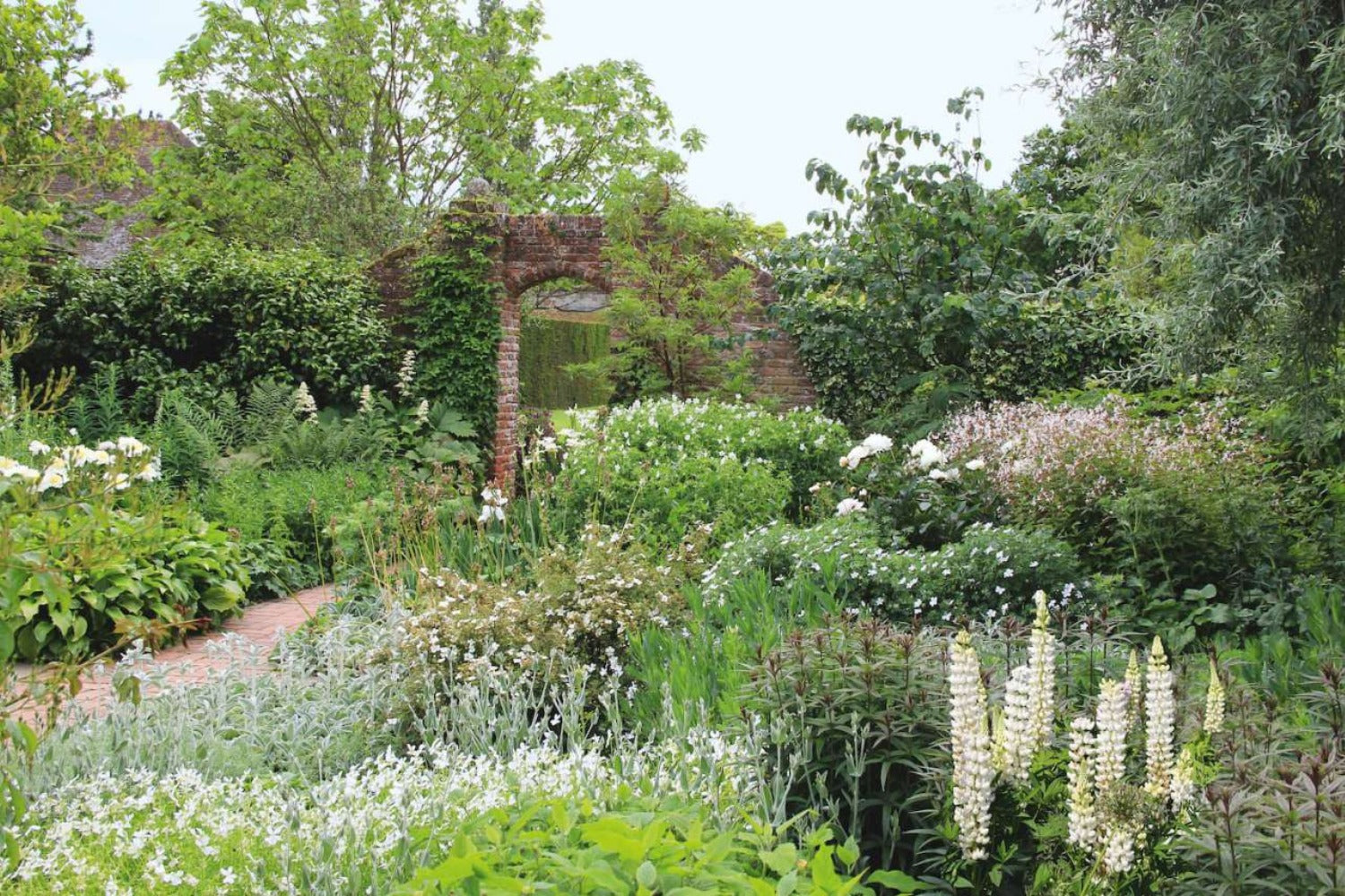 Garten-Idee aus Sissinghurst – Wer nach England reist, um Gärten zu besuchen, für den ist dieser ein Muss - der berühmte Garten von Sissighurst Castle in Kent.