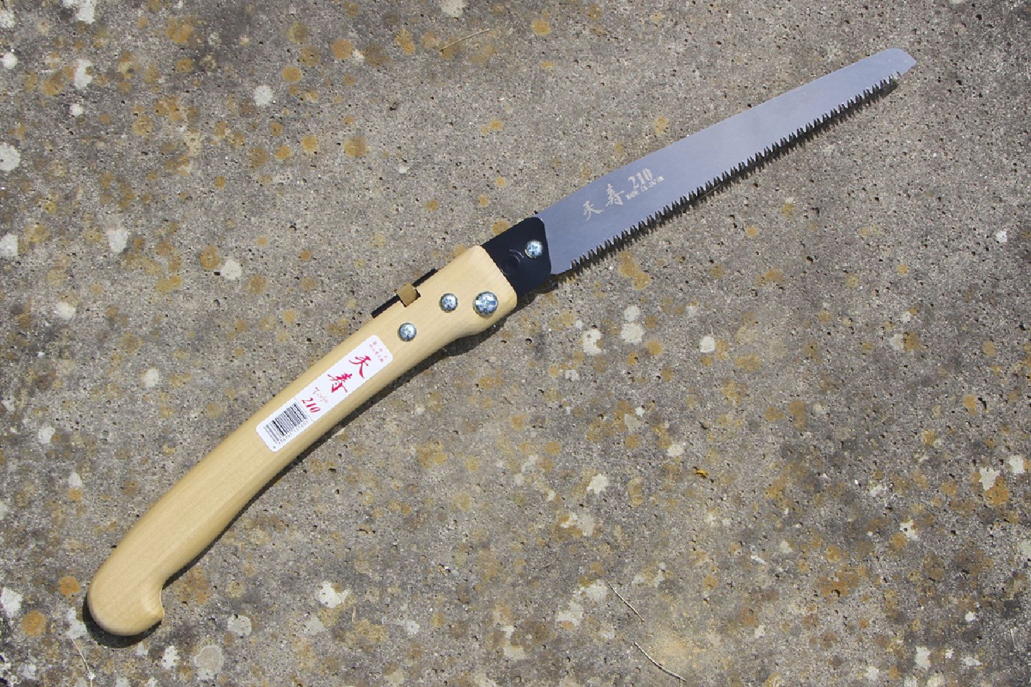 Japanische Klappsäge 'Tenjyu' für glatte und perfekte Schnittflächen