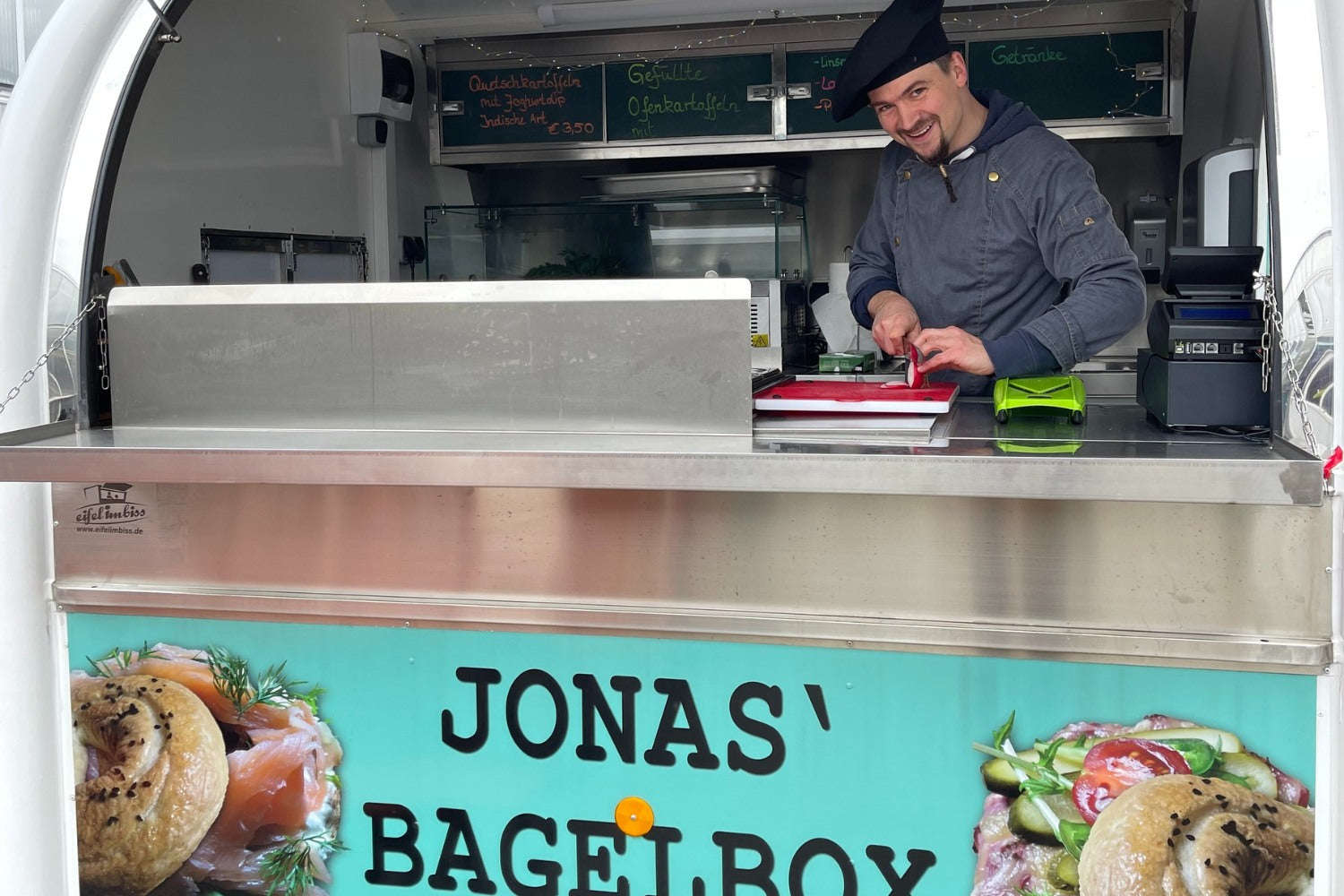 Jonas's Bagelbox hat alle mit leckerem Essen auf dem Fest versorgt.